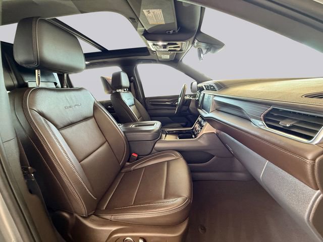 Used 2024 GMC Yukon XL Denali w/ Advanced Technology Package image 17