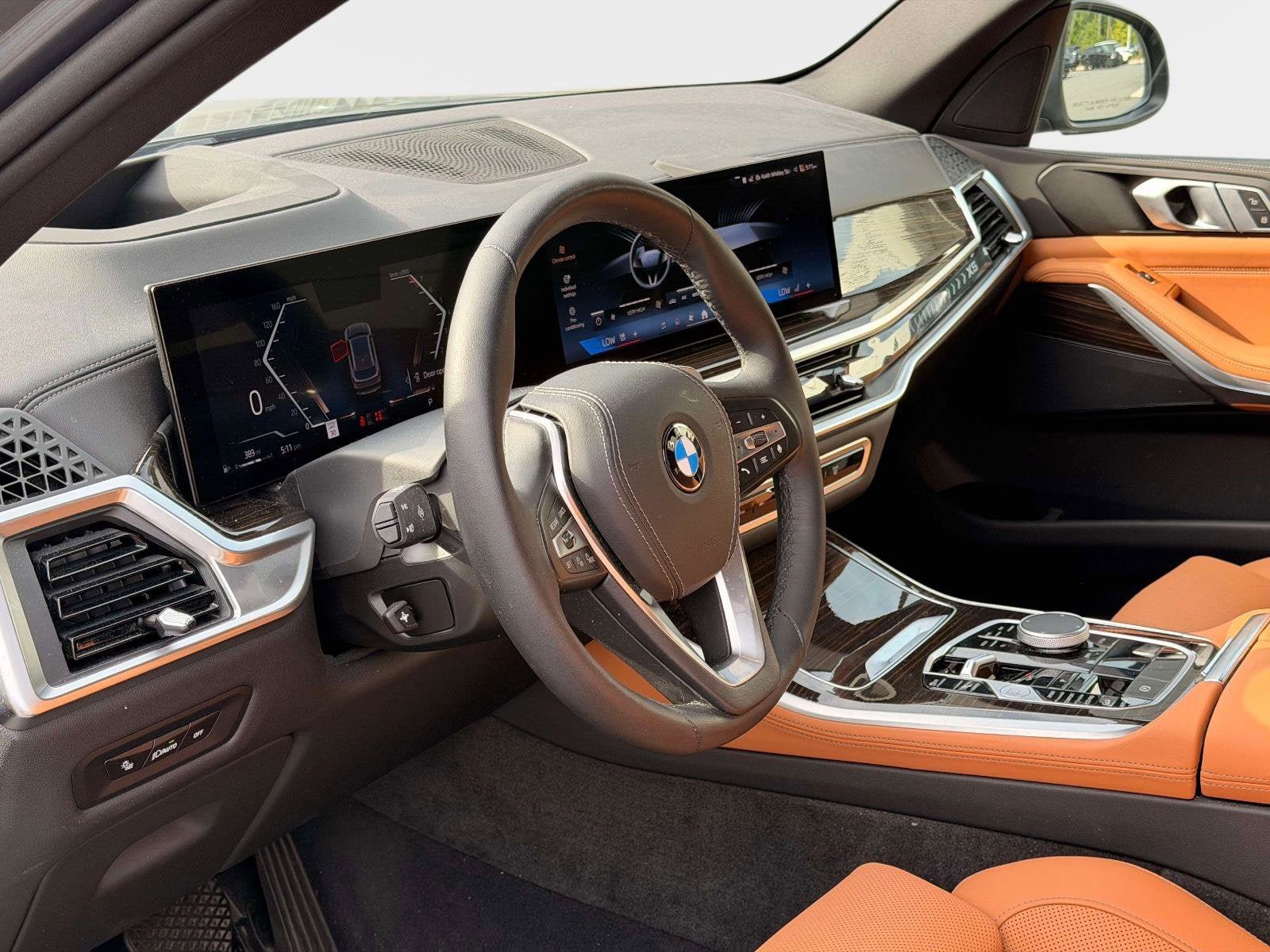 Used 2025 BMW X5 xDrive40i w/ Parking Assistance Package AWD/4WD image 11