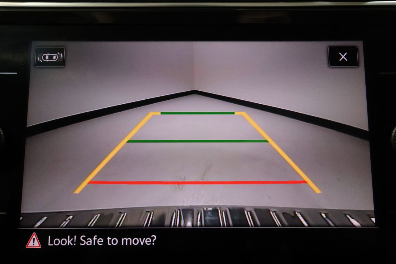 Used 2023 Volkswagen Tiguan SE w/ Panoramic Sunroof Package image 13