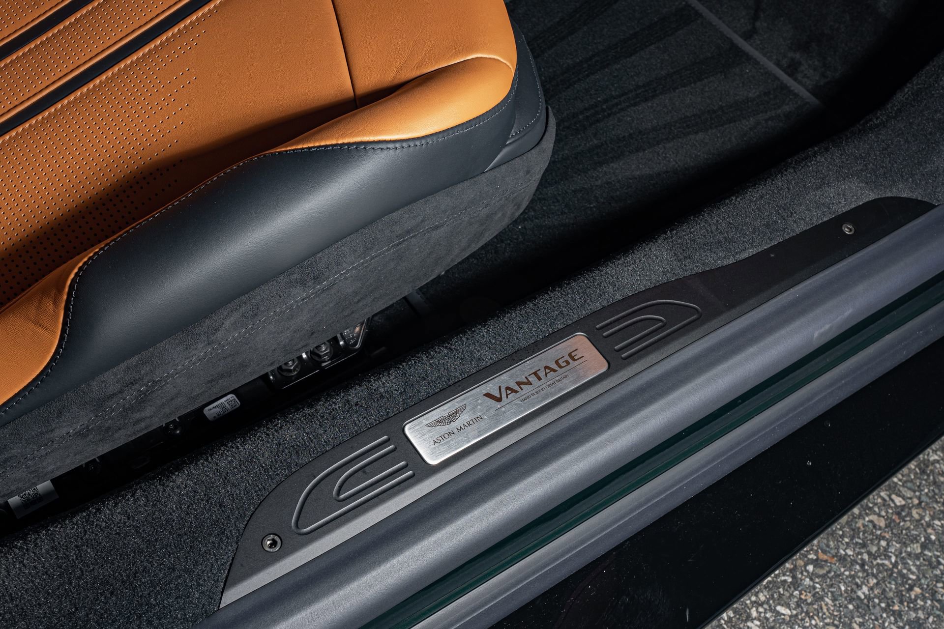 Used 2023 Aston Martin V8 Vantage Roadster RWD image 19