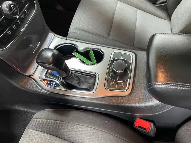 Used 2019 Jeep Grand Cherokee Laredo AWD/4WD image 17