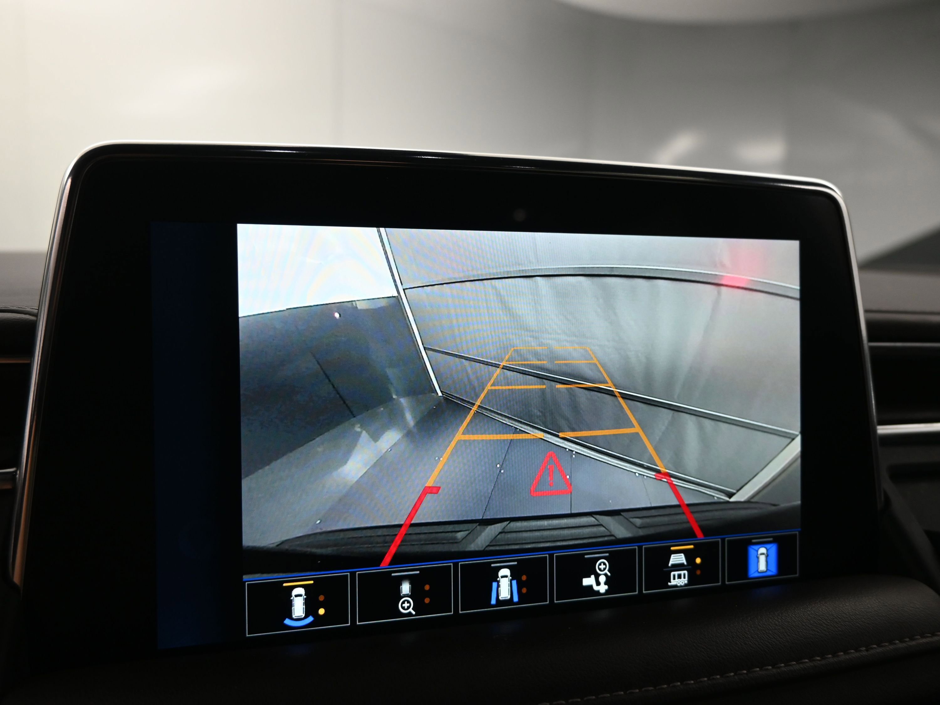 Used 2022 Chevrolet Suburban LT w/ LT Signature Package image 13