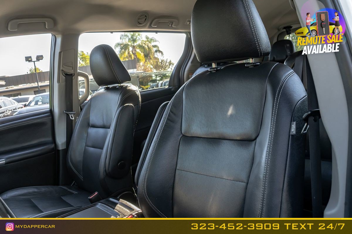 Used 2017 Toyota Sienna SE FWD image 13