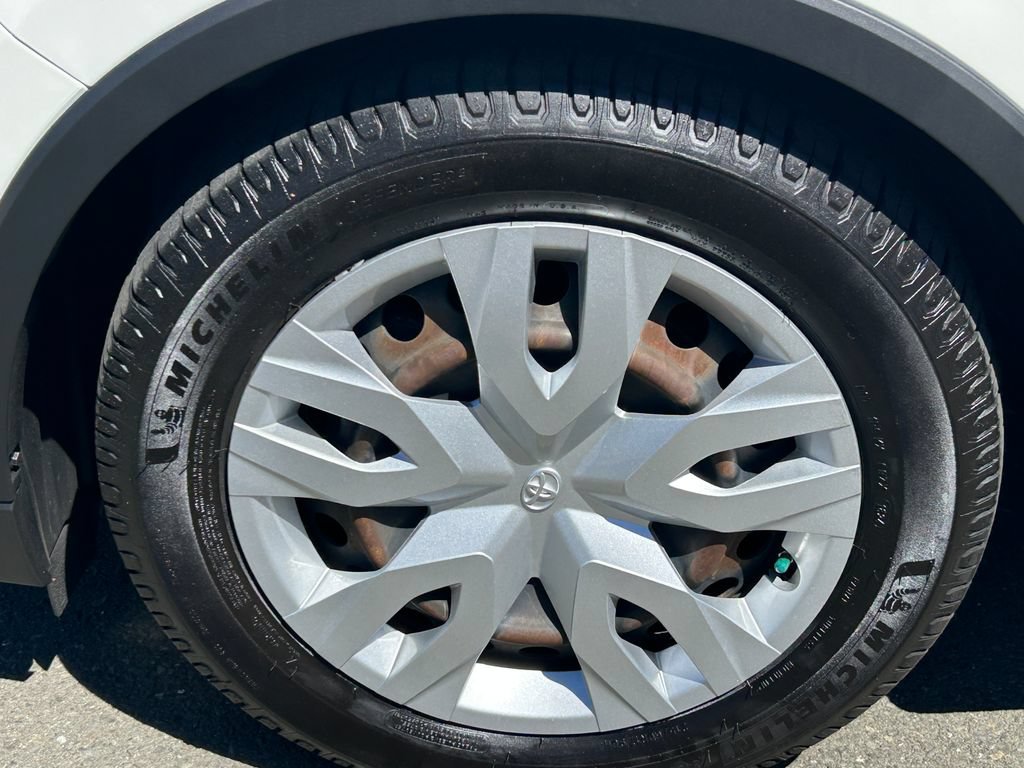 Used 2019 Toyota C-HR LE FWD image 9