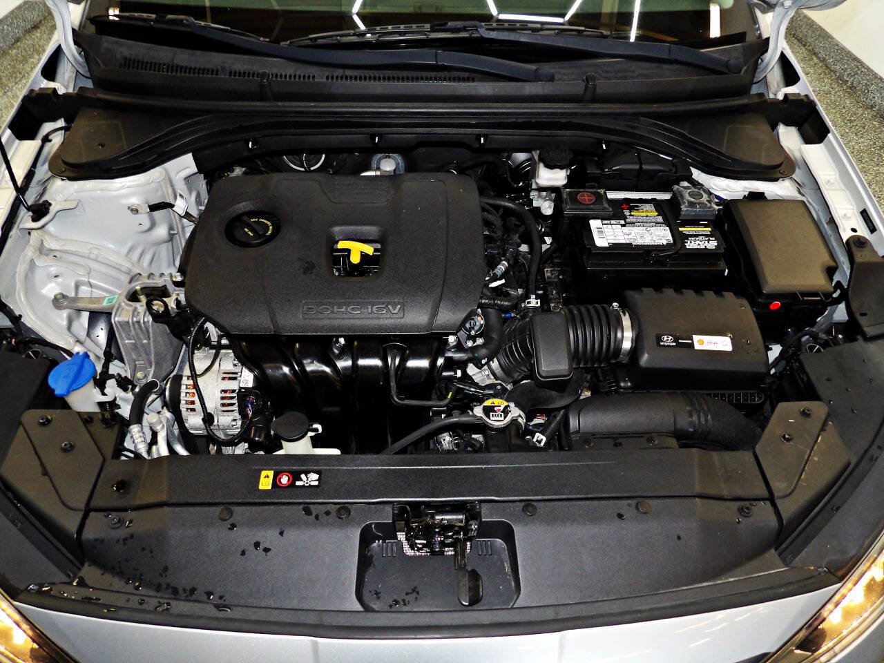 Used 2019 Hyundai Elantra SE FWD image 22