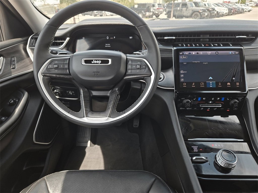 Used 2023 Jeep Grand Cherokee Limited w/ Luxury Tech Group II image 13