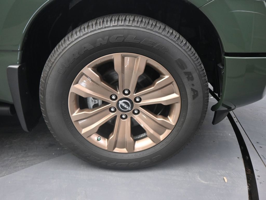 Used 2024 Nissan Titan SV w/ SV Bronze Edition Package image 24