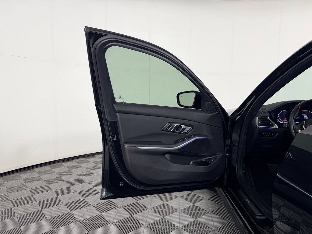 Used 2021 BMW 330i xDrive Sedan w/ Convenience Package AWD/4WD image 25
