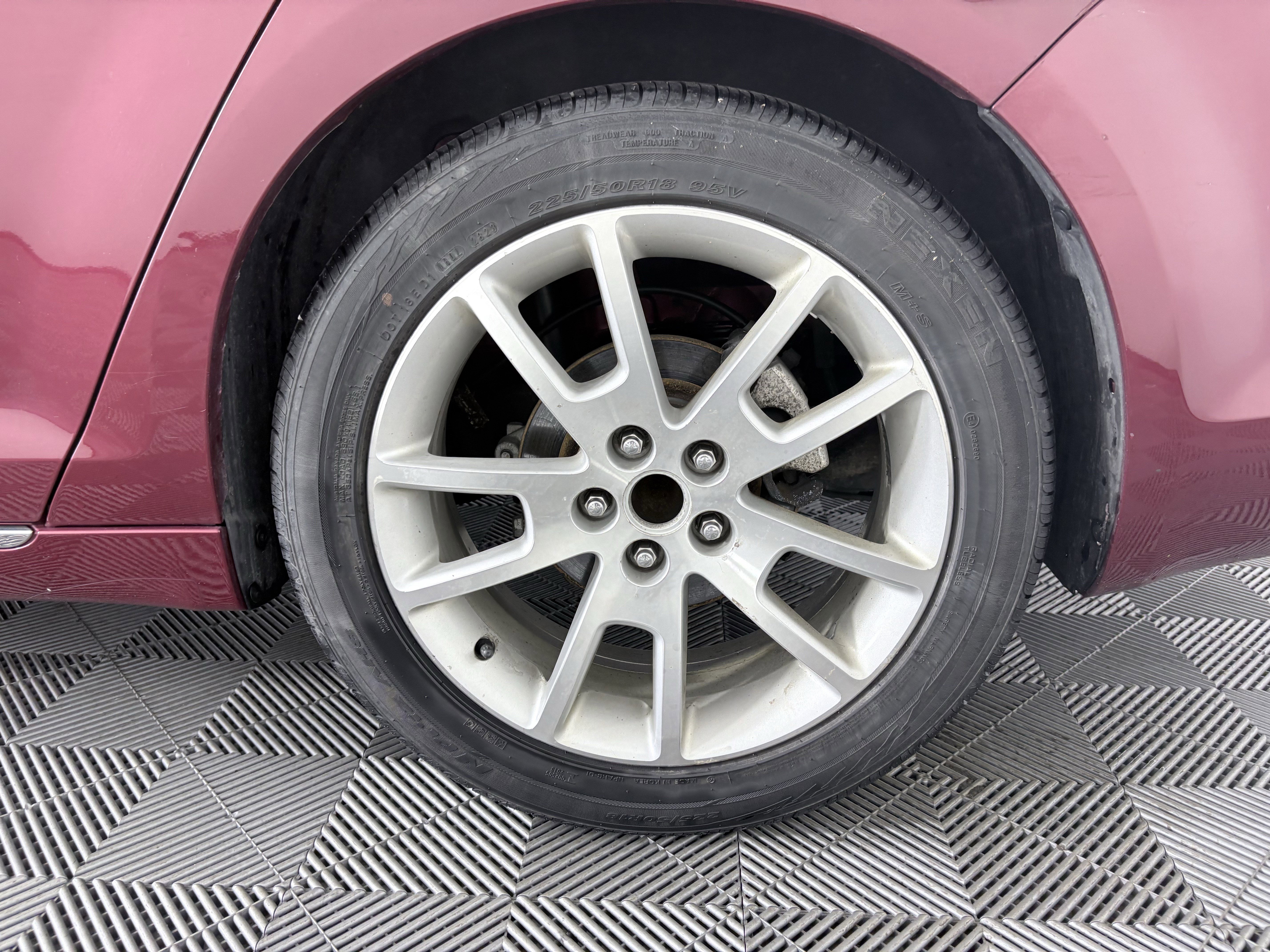 Used 2009 Chevrolet Malibu LTZ w/ Rear Power Package image 11