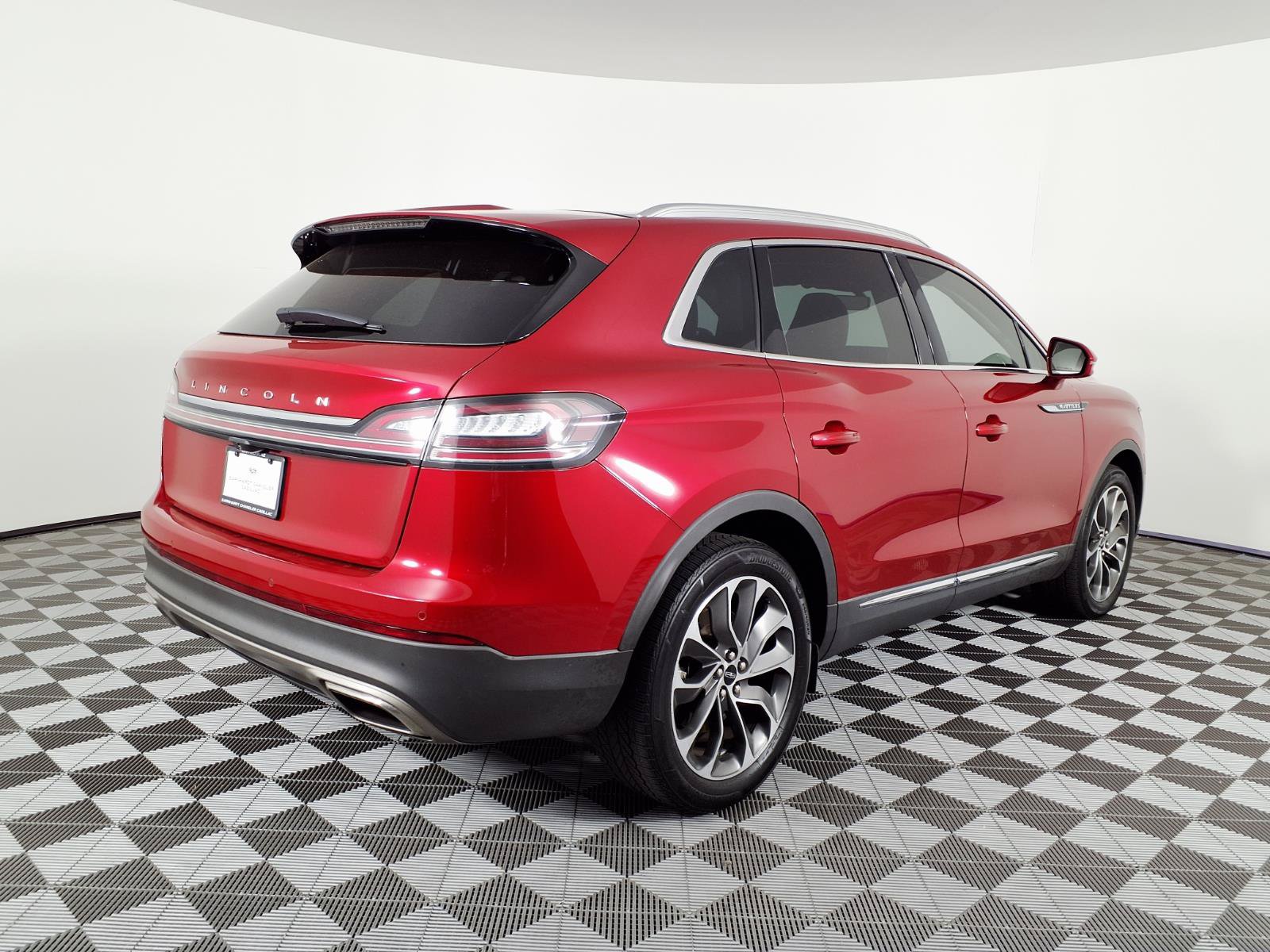 Used 2021 Lincoln Nautilus Reserve AWD/4WD image 4