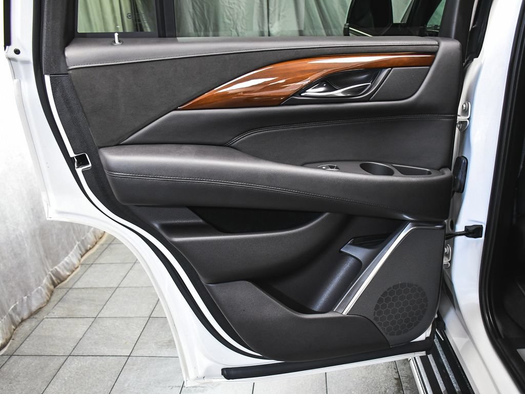 Used 2020 Cadillac Escalade Luxury AWD/4WD image 12