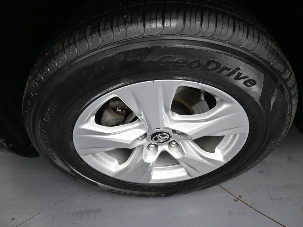 Used 2021 Toyota RAV4 XLE image 14