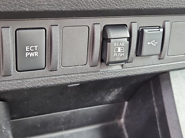 Used 2021 Toyota Tacoma SR5 AWD/4WD image 23