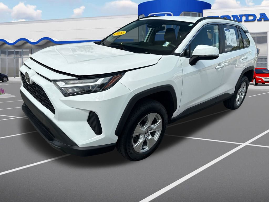 Used 2024 Toyota RAV4 XLE FWD image 3