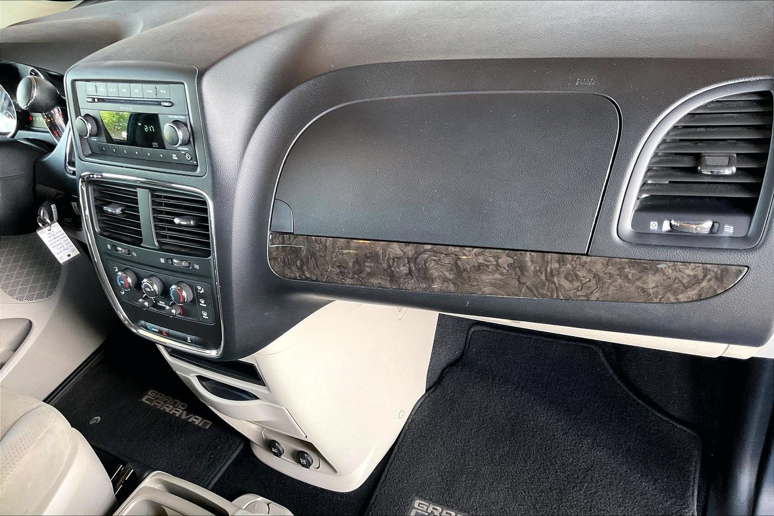 Used 2011 Dodge Grand Caravan Express FWD image 22