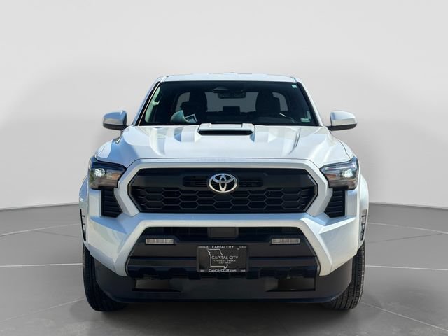 Used 2025 Toyota Tacoma TRD Sport AWD/4WD image 9