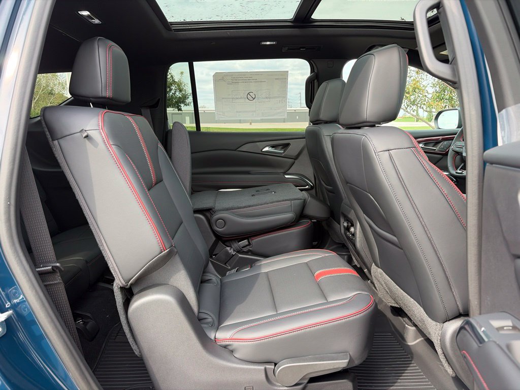 New 2027 Chevrolet Traverse RS w/ LPO, Floor Liner Package AWD/4WD image 34
