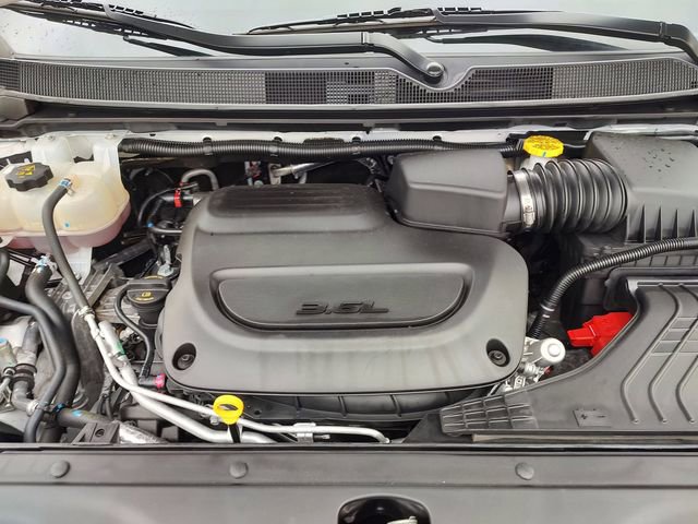 Used 2025 Chrysler Pacifica Select FWD image 32