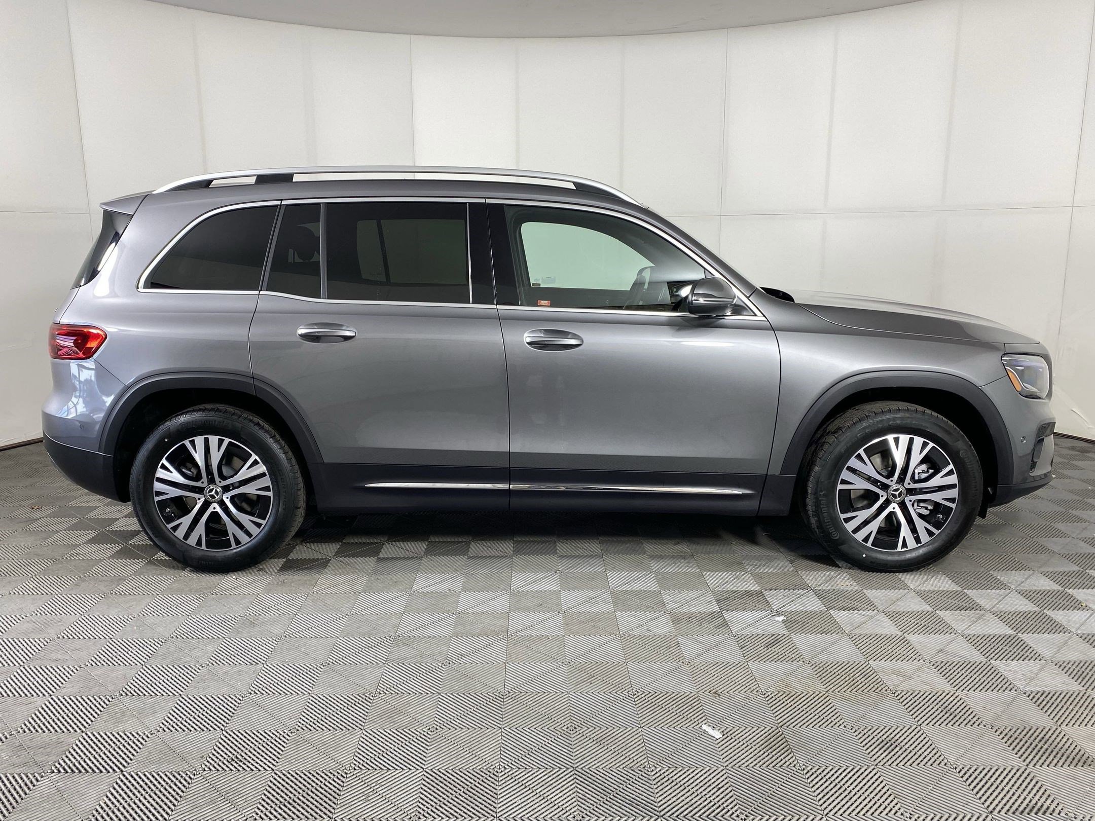 New 2025 Mercedes-Benz GLB 250 4MATIC image 7