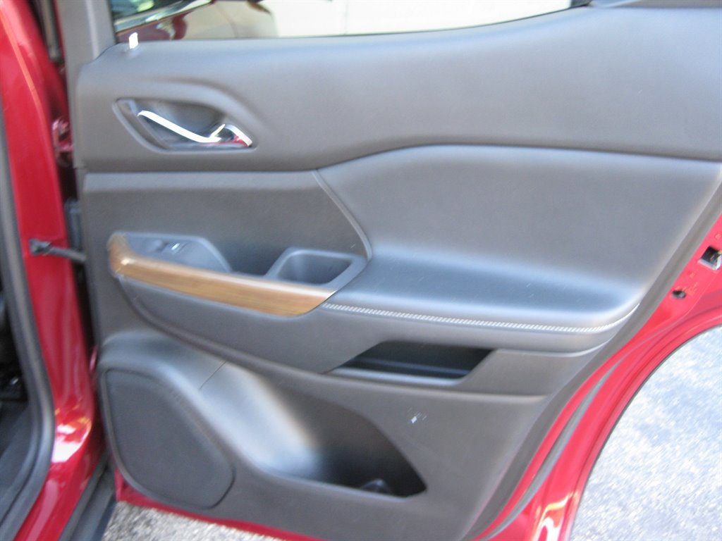 Used 2020 GMC Acadia SLE w/ Driver Convenience Package FWD image 37