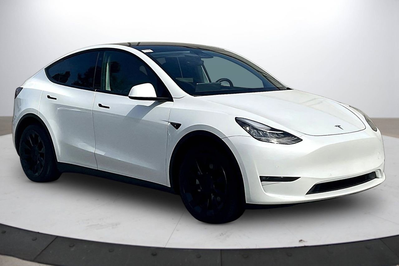 Used 2022 Tesla Model Y Long Range image 2