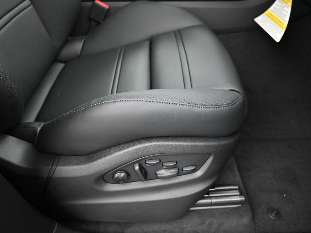 Certified 2026 Porsche Cayenne GTS image 28