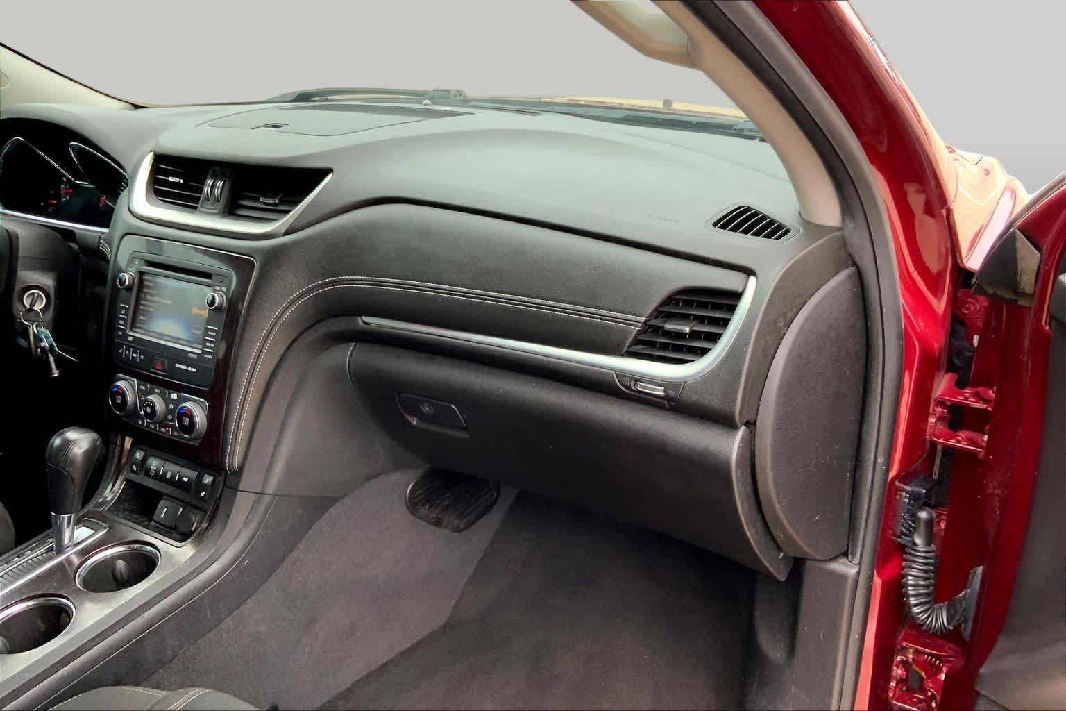 Used 2016 Chevrolet Traverse LT w/ Traveler's Package FWD image 18
