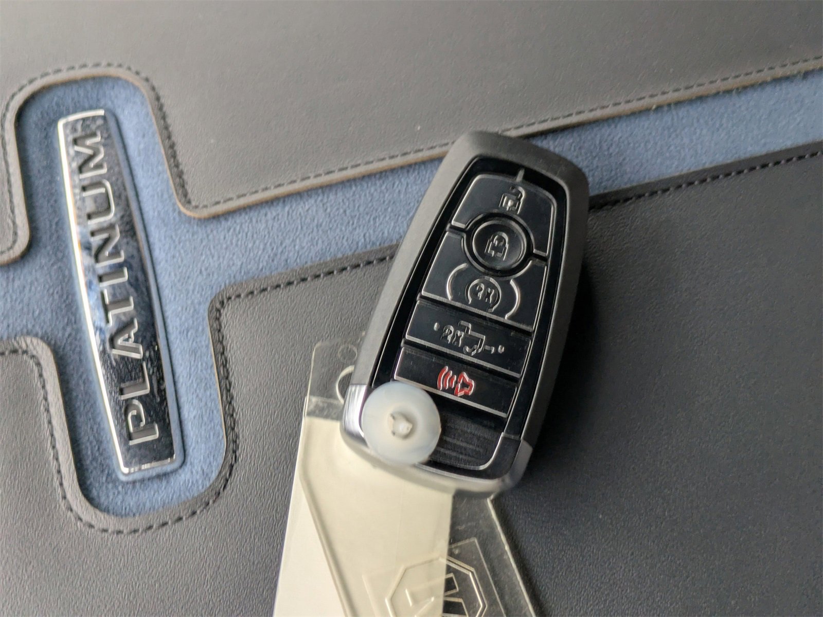 New 2025 Ford F250 Platinum w/ FX4 Off-Road Package image 39