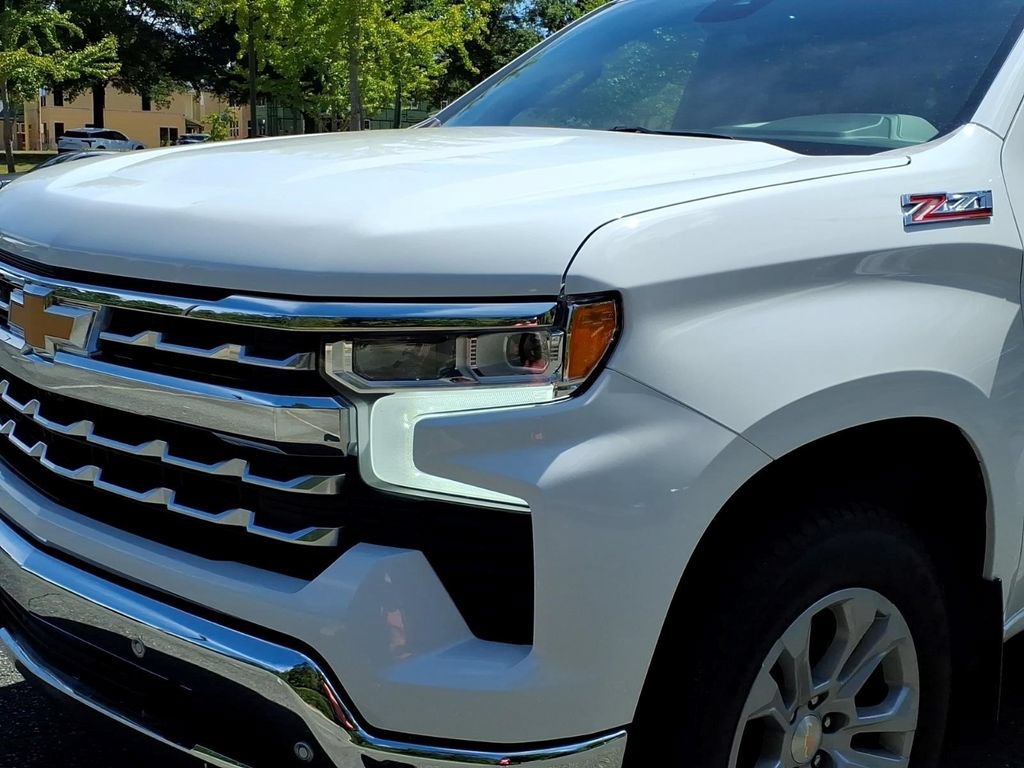 Used 2025 Chevrolet Silverado 1500 LTZ w/ Z71 Off-Road Package AWD/4WD image 27
