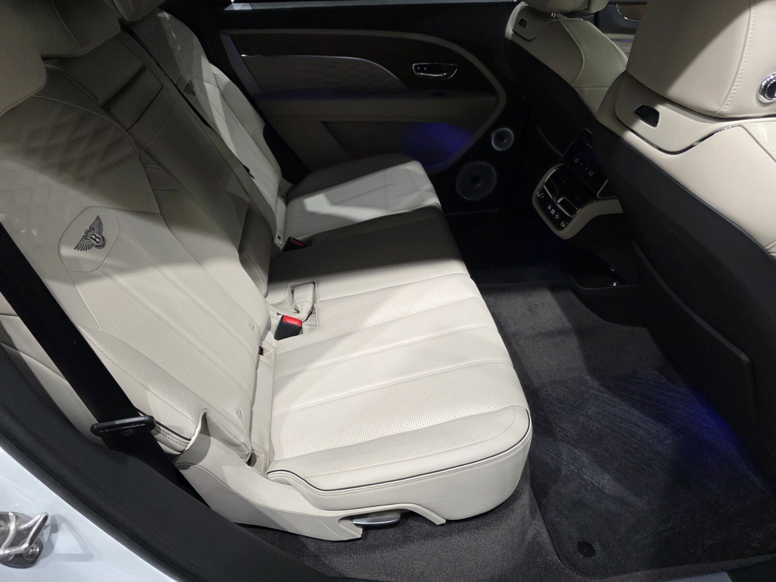 Used 2024 Bentley Bentayga Extended Wheelbase image 24