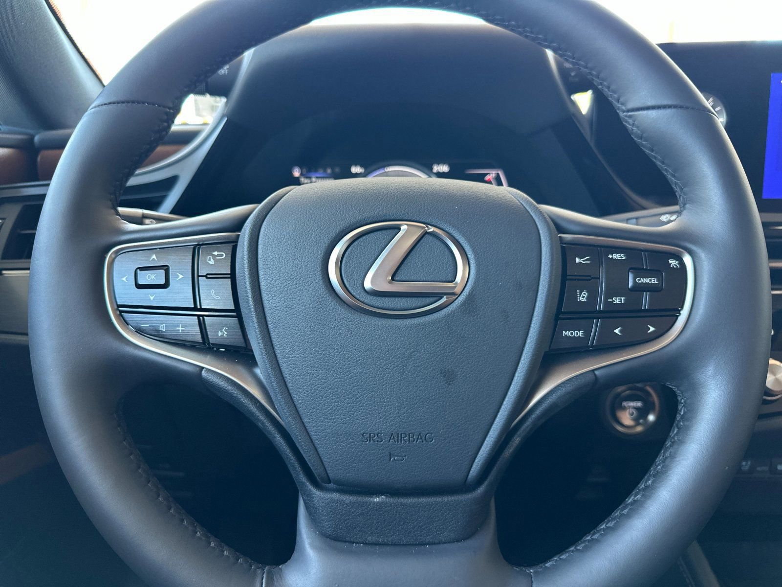 Used 2025 Lexus ES 300h w/ Premium Package FWD image 24