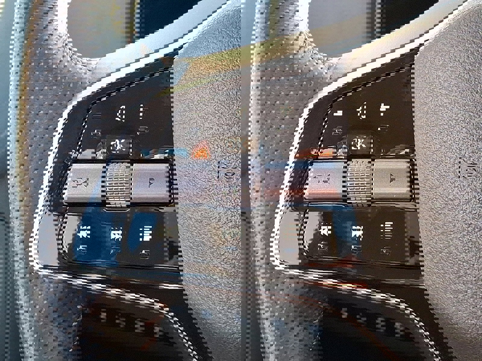 Certified 2024 Nissan Ariya AWD image 22