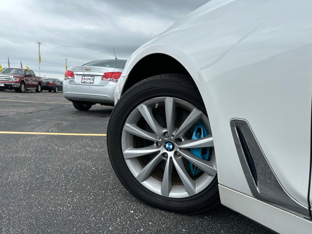 Used 2018 BMW 740i xDrive image 3