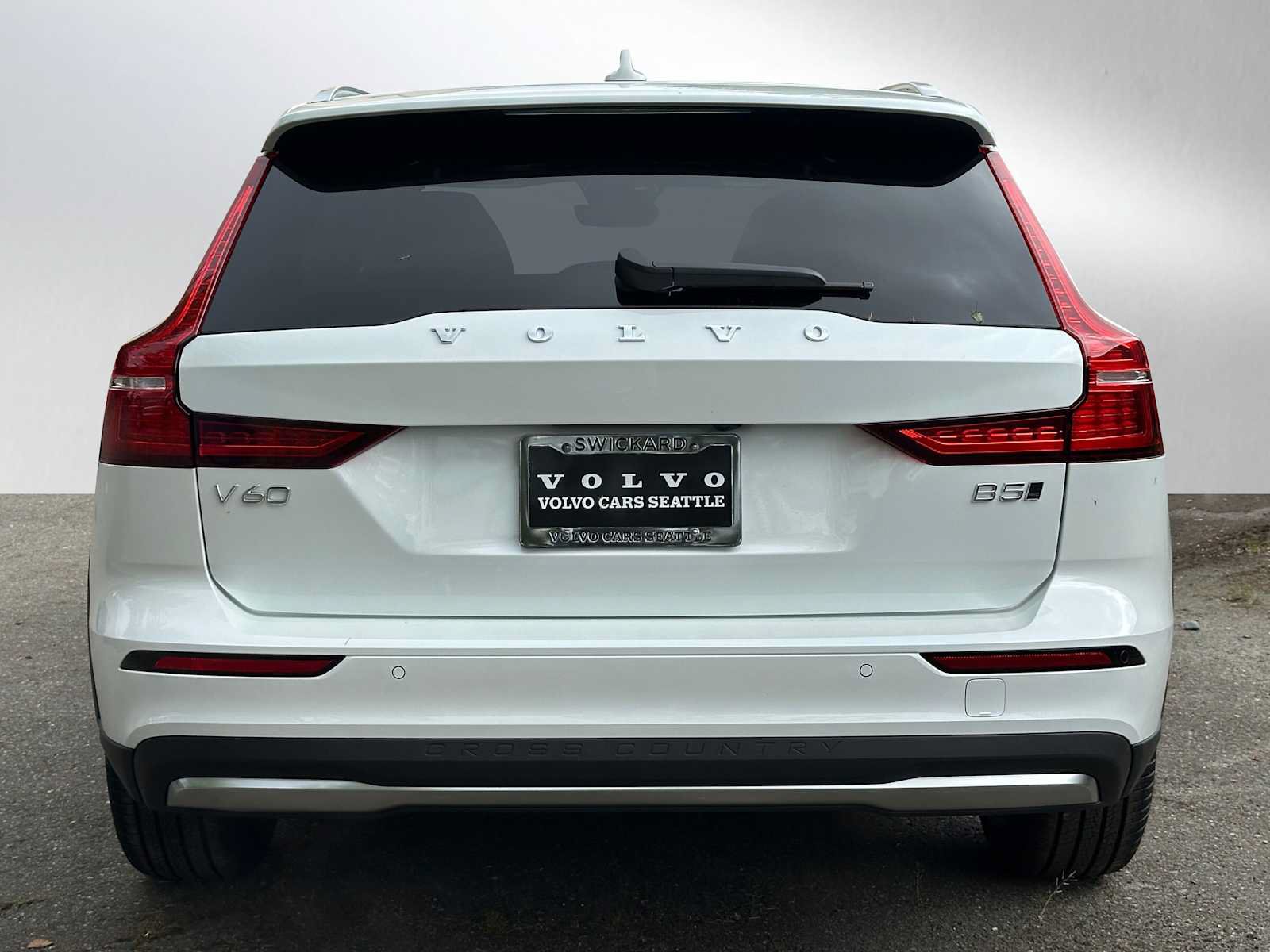 New 2026 Volvo V60 B5 Cross Country Plus w/ Climate Package AWD/4WD image 4