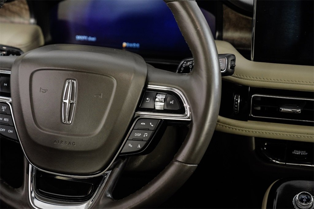 Used 2023 Lincoln Nautilus Reserve image 17