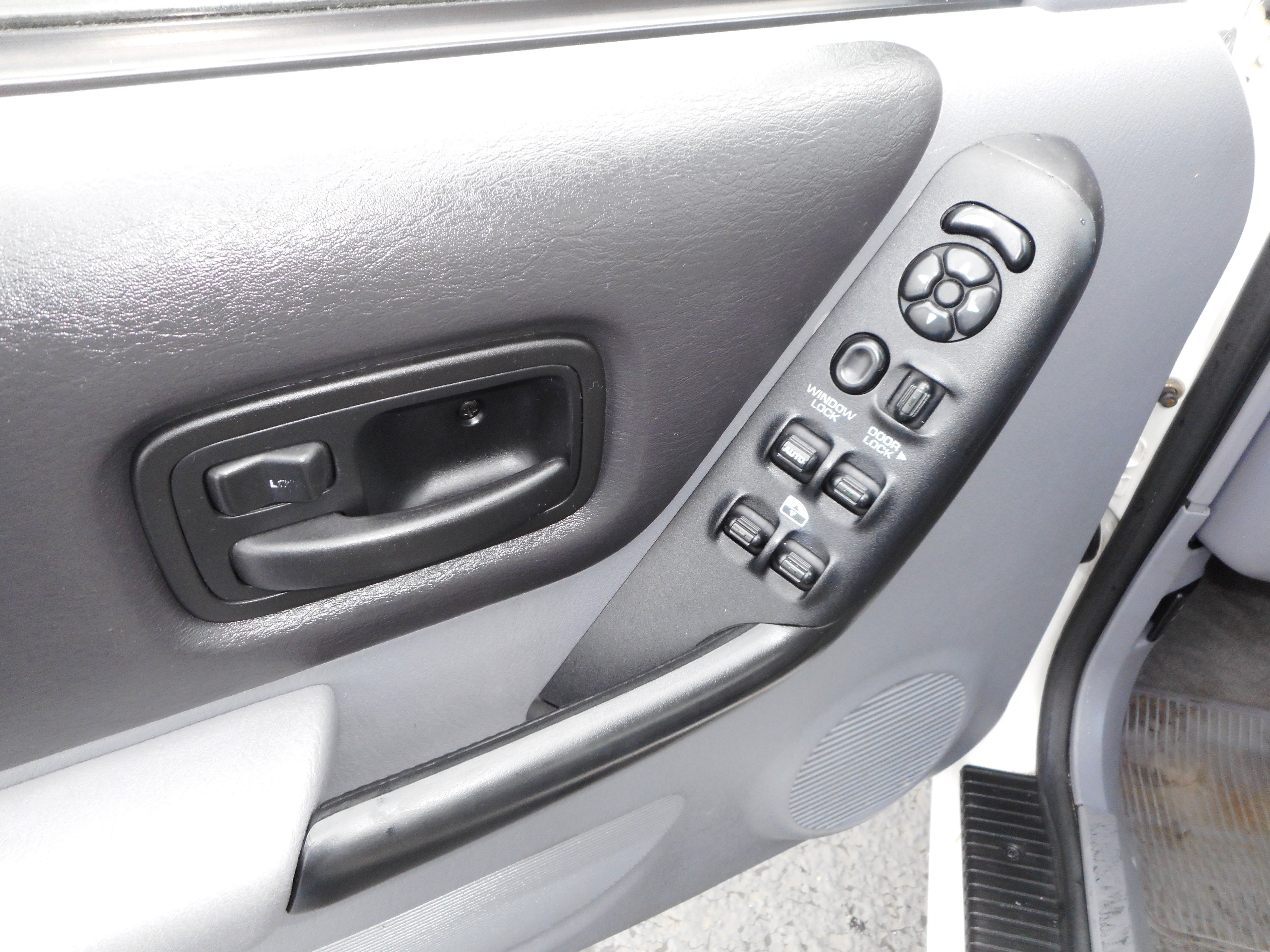 Used 1998 Jeep Cherokee SE image 16