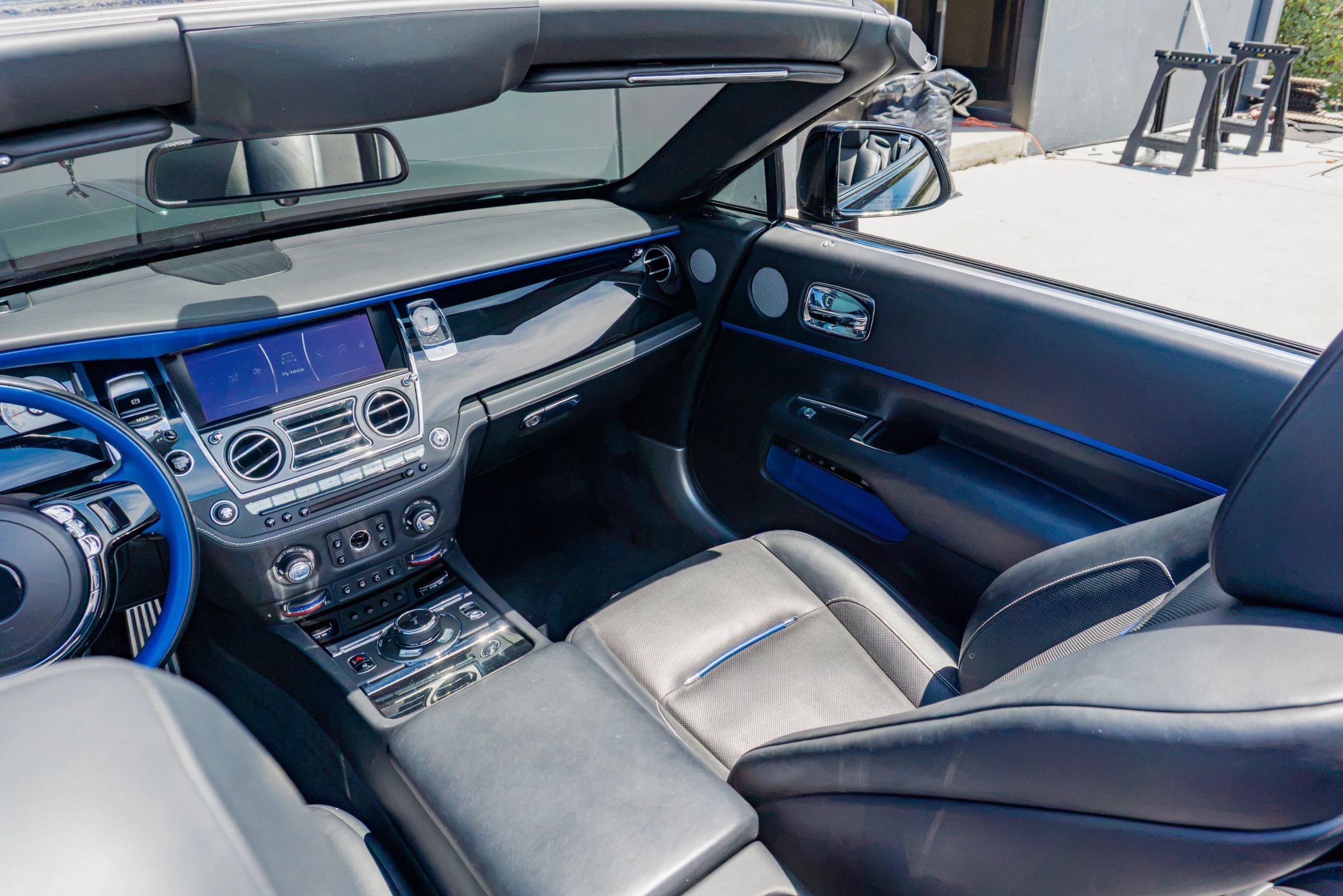 Used 2018 Rolls-Royce Dawn RWD image 65