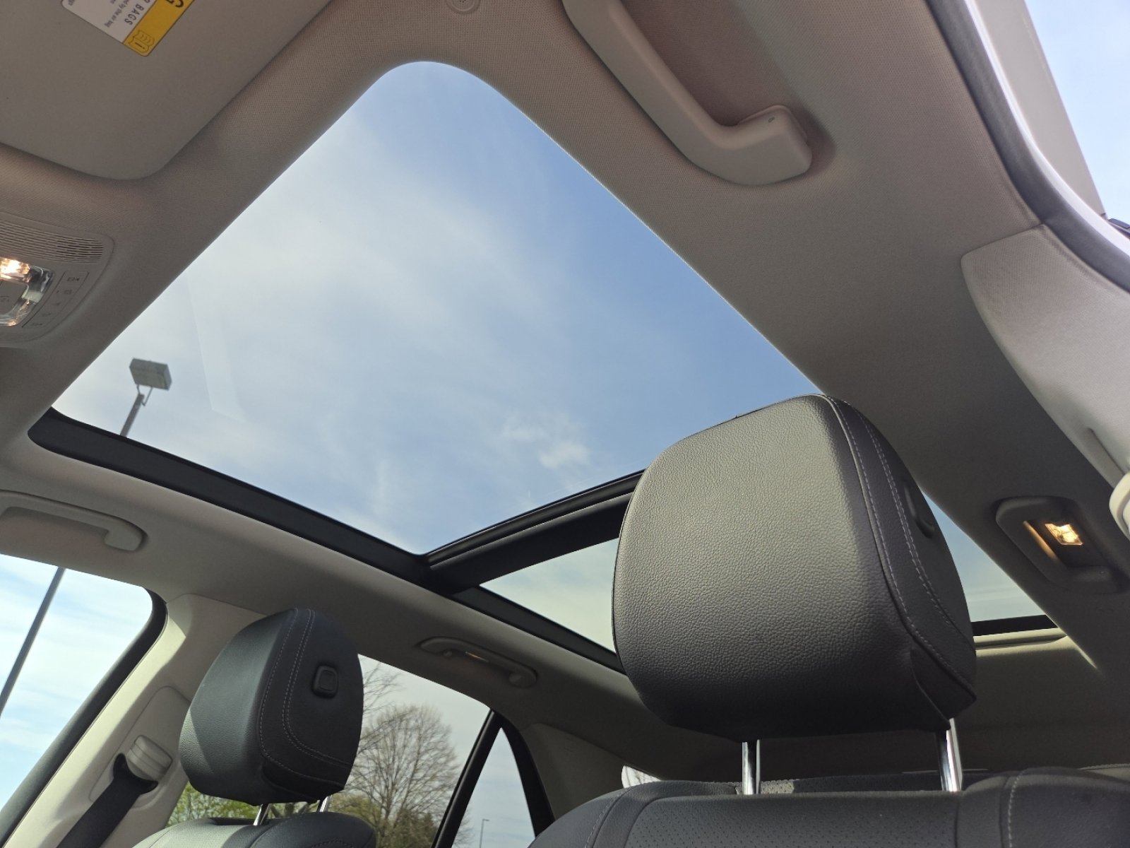 Used 2024 Mercedes-Benz GLE 350 4MATIC image 3