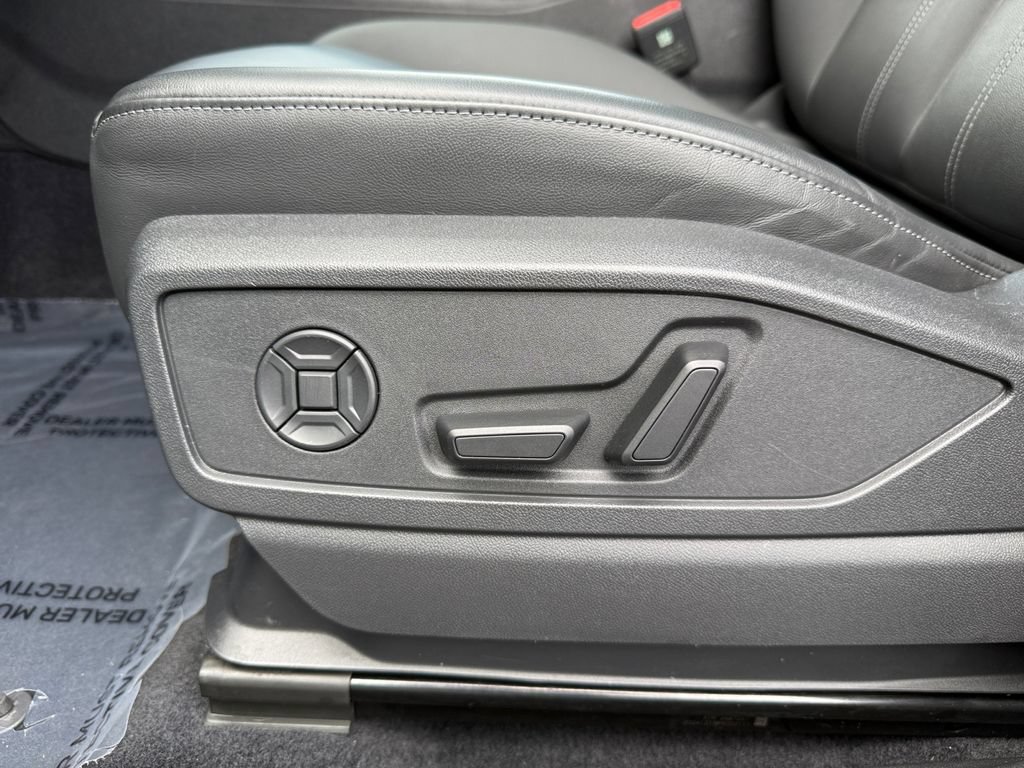 Used 2025 Audi Q5 Premium w/ Convenience Package AWD/4WD image 34