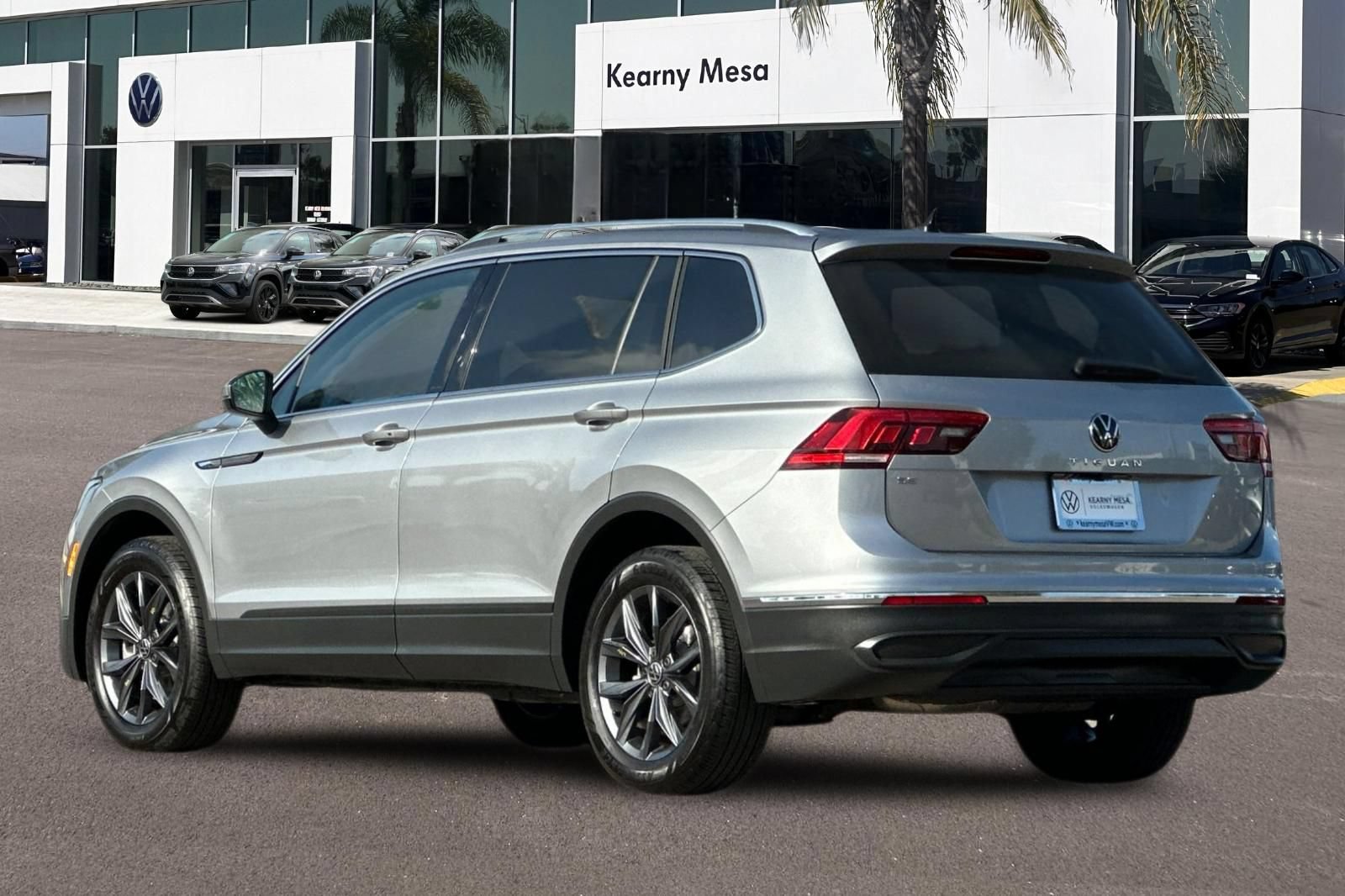 Used 2023 Volkswagen Tiguan SE FWD image 6