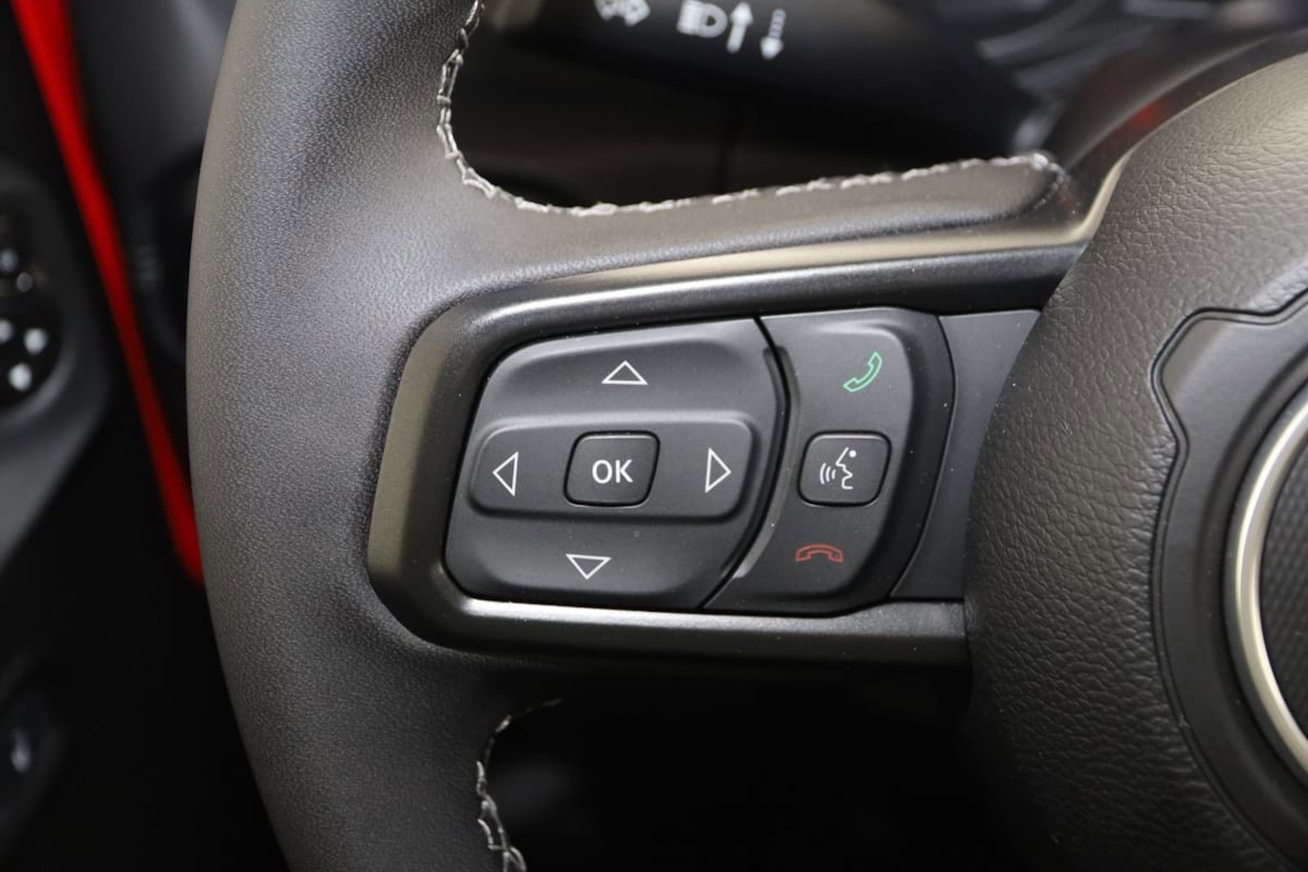 Used 2025 Jeep Gladiator Mojave image 32