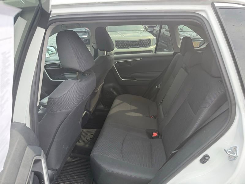 Used 2019 Toyota RAV4 LE image 9