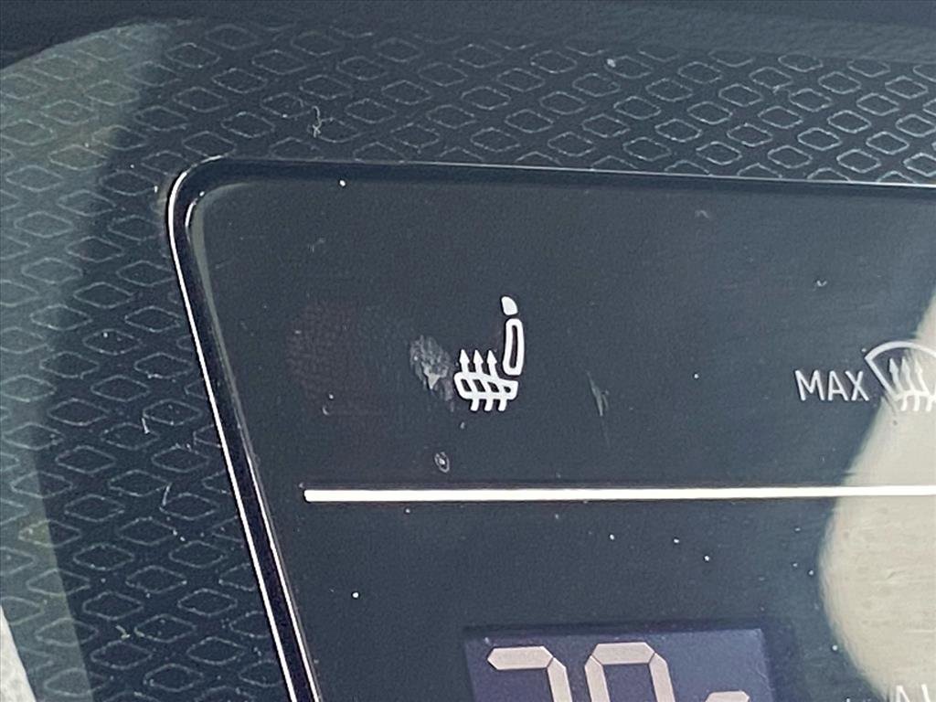 Used 2025 Volkswagen Taos SE image 16