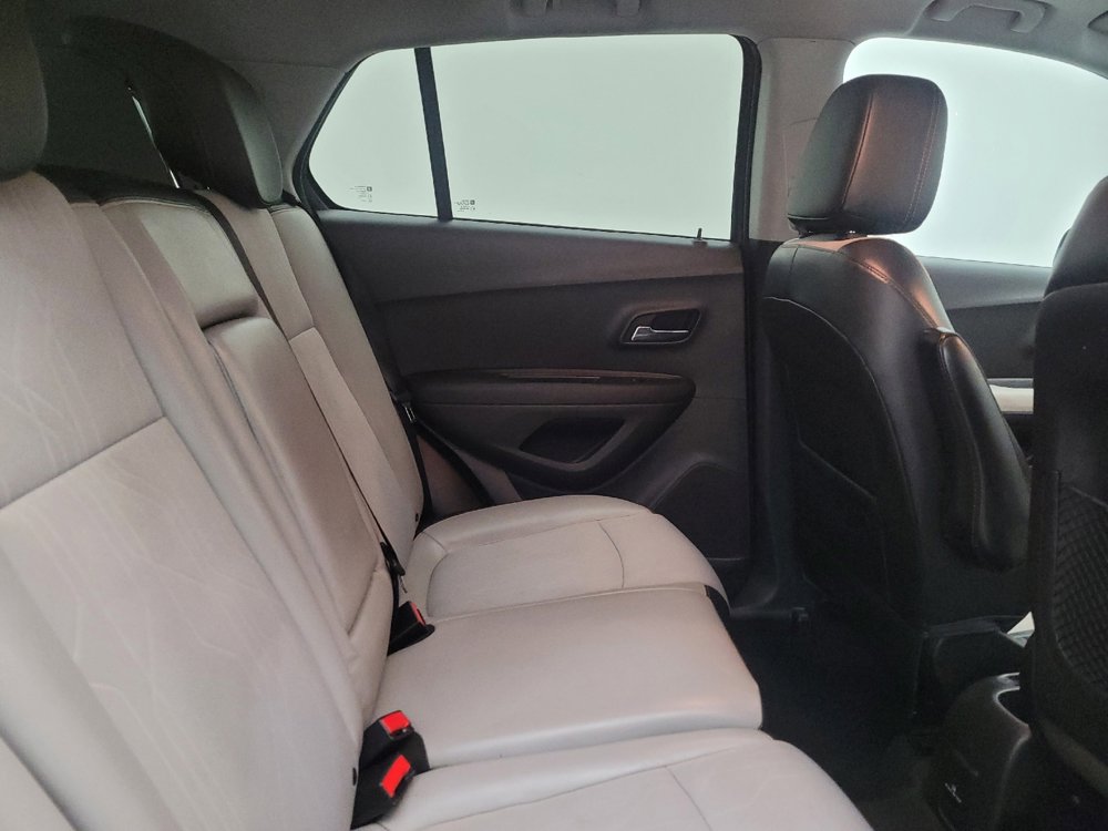 Used 2019 Chevrolet Trax LT w/ Sun & Sound Package FWD image 19