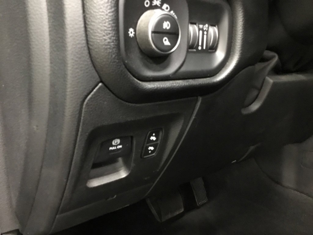 Used 2019 RAM 1500 Sport w/ Leather & Sound Group AWD/4WD image 9