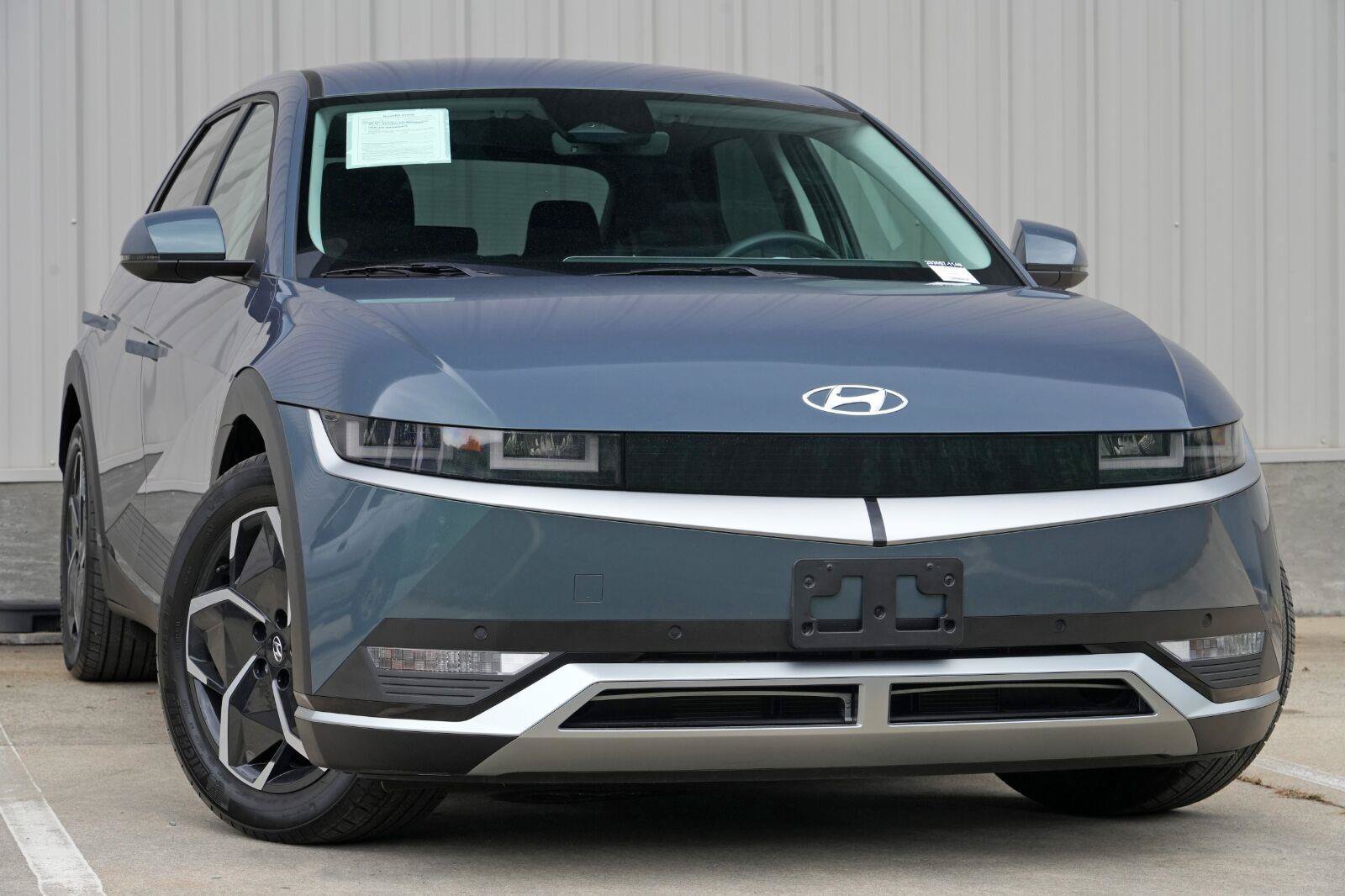 Used 2024 Hyundai Ioniq 5 SEL RWD image 2