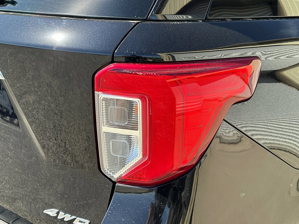 Used 2022 Ford Explorer XLT w/ Equipment Group 202A AWD/4WD image 41