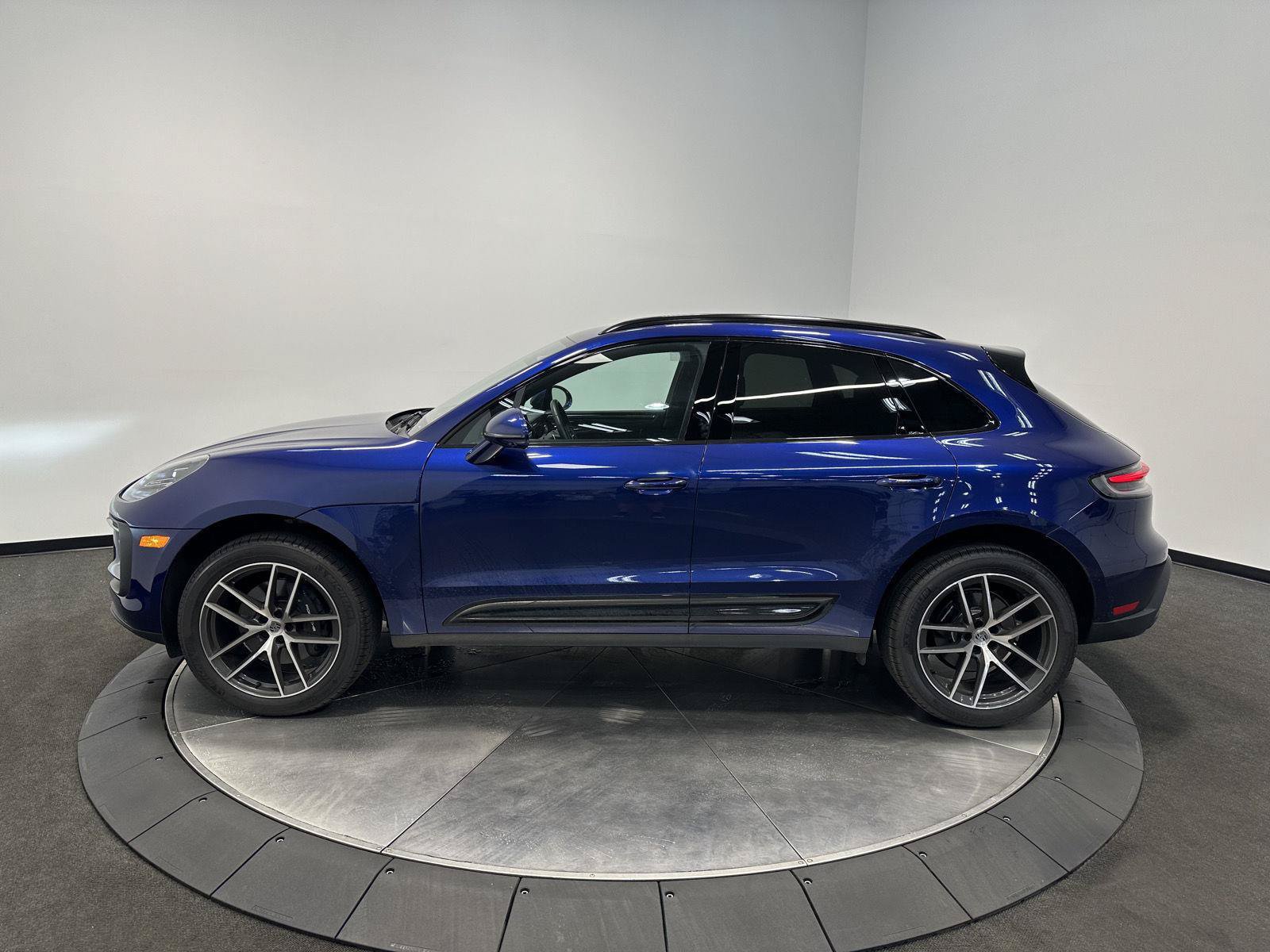 Certified 2026 Porsche Macan AWD/4WD image 2