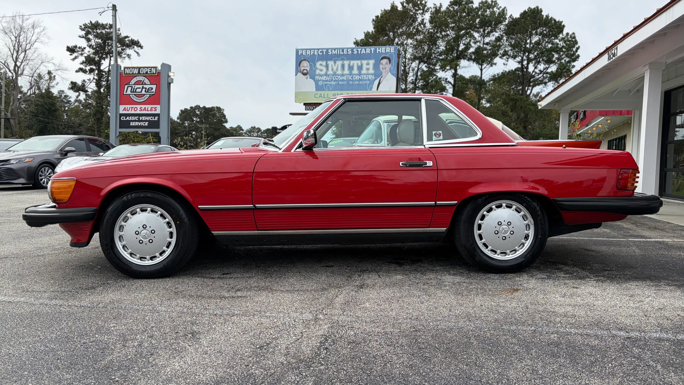 Used 1988 Mercedes-Benz 560 SL image 3
