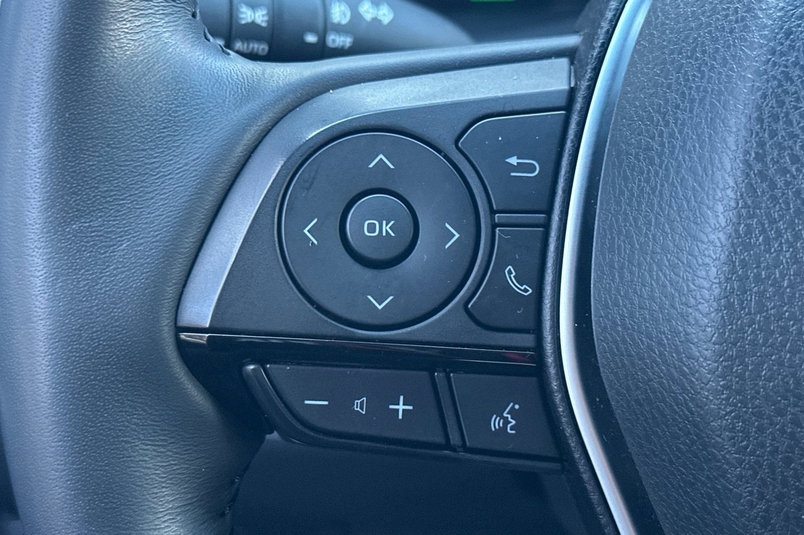 Used 2023 Toyota Venza Limited image 30